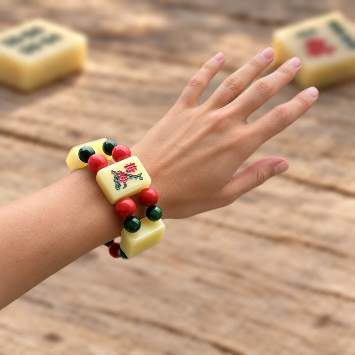 Bracelet Les Fleurs porté au poignet