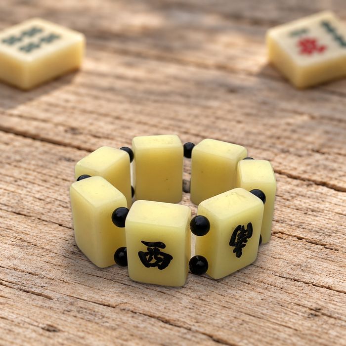 Bracelet Les Vents vu de l'autre côté, avec la tuile de l'Ouest