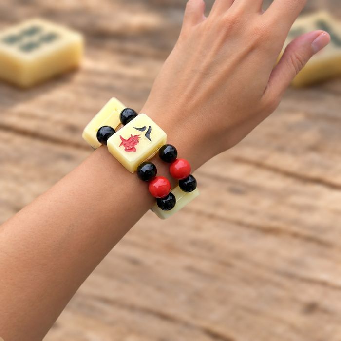 Bracelet Dix Mille porté au poignet