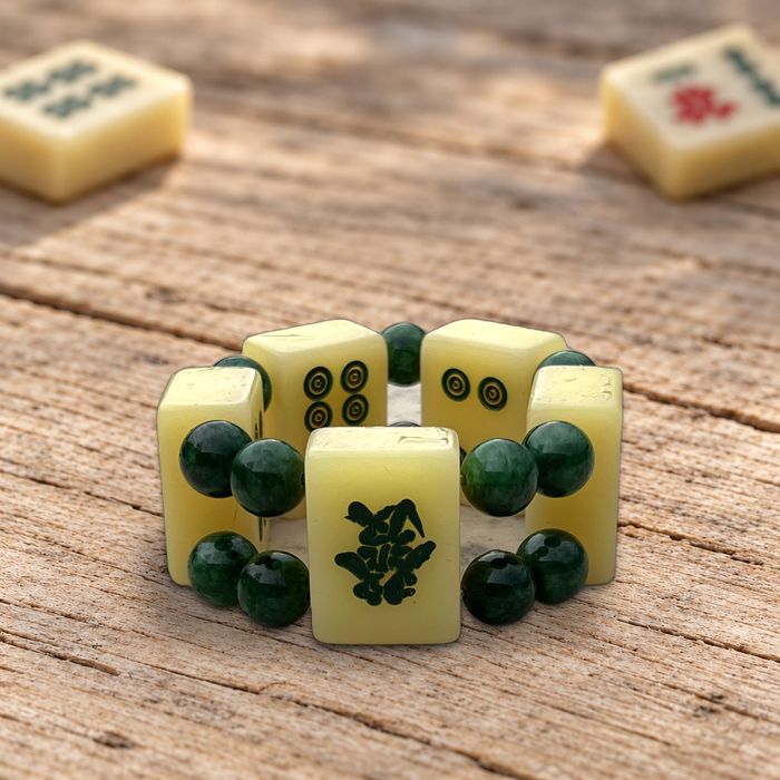 Bracelet Fortune vu de face, avec la tuile du dragon vert