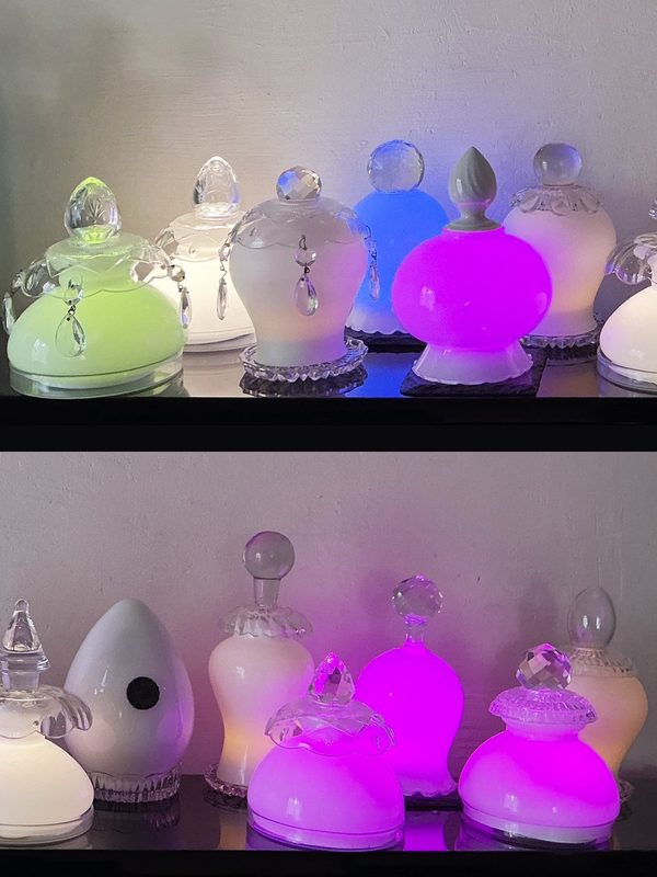 Lumineuse Joséphine — Fraternité, lampe d'opaline allumée